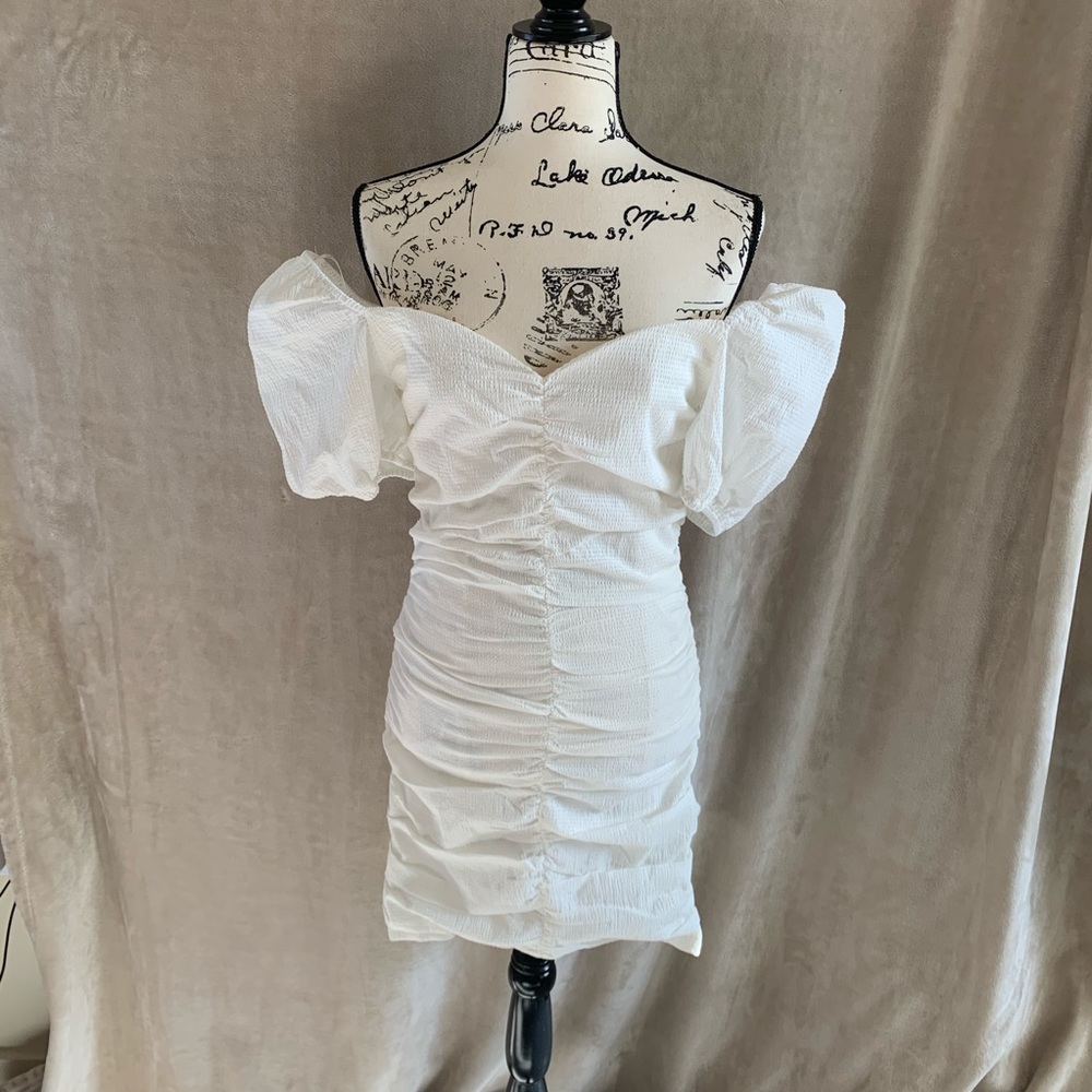 Willow White Ruched Mini Dress Off The Shoulder Size Large New Without Tags